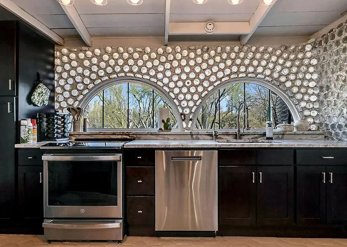 Holiday home Enchanting Earth House With Kaleidoscope Glass Walls Near Saguaro National Park In Tucson, Arizona *