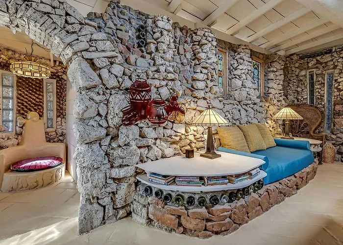 Holiday home Enchanting Earth House With Kaleidoscope Glass Walls Near Saguaro National Park In Tucson, Arizona *