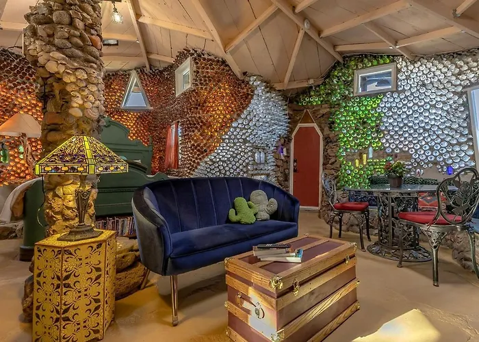 Enchanting Earth House With Kaleidoscope Glass Walls Near Saguaro National Park In Tucson, Arizona Holiday home *