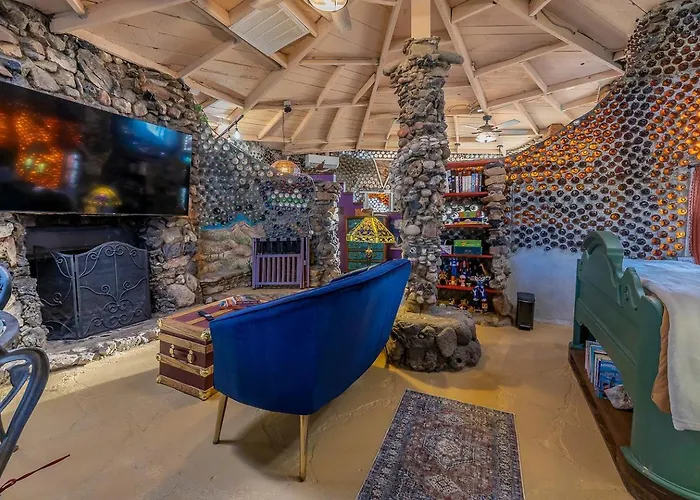 Holiday home Enchanting Earth House With Kaleidoscope Glass Walls Near Saguaro National Park In Tucson, Arizona *