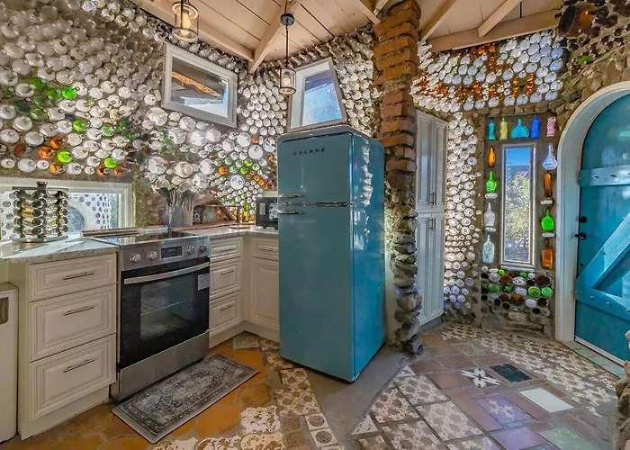 Enchanting Earth House With Kaleidoscope Glass Walls Near Saguaro National Park In Tucson, Arizona Holiday home *