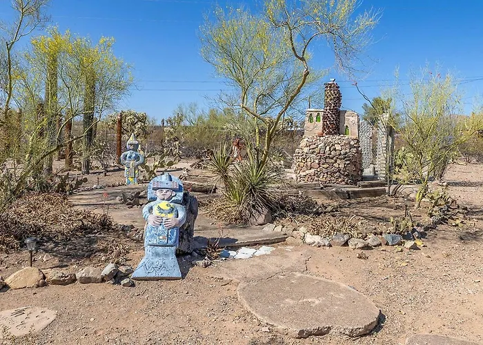 Enchanting Earth House With Kaleidoscope Glass Walls Near Saguaro National Park In Tucson, Arizona Holiday home Tucson